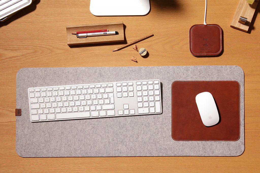 Desk Pad i uld og lysebrunt læder
