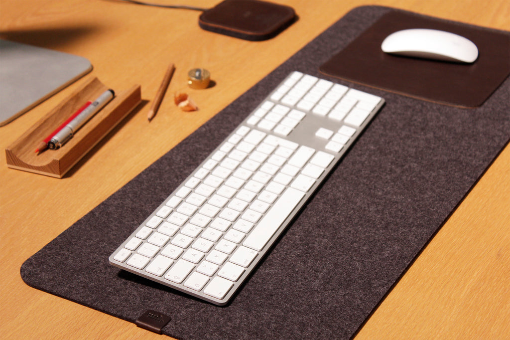 Desk Pad i uld og mørkebrunt læder