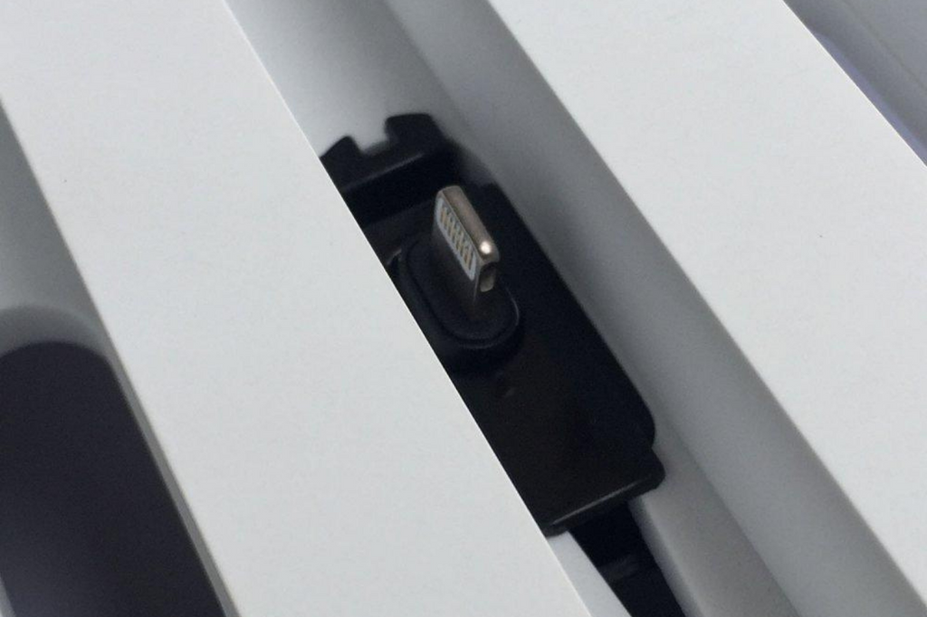CLASSIC MEDIUM 4-PORT VALNØD/SORT Incl. 2 One-Hand Adaptere